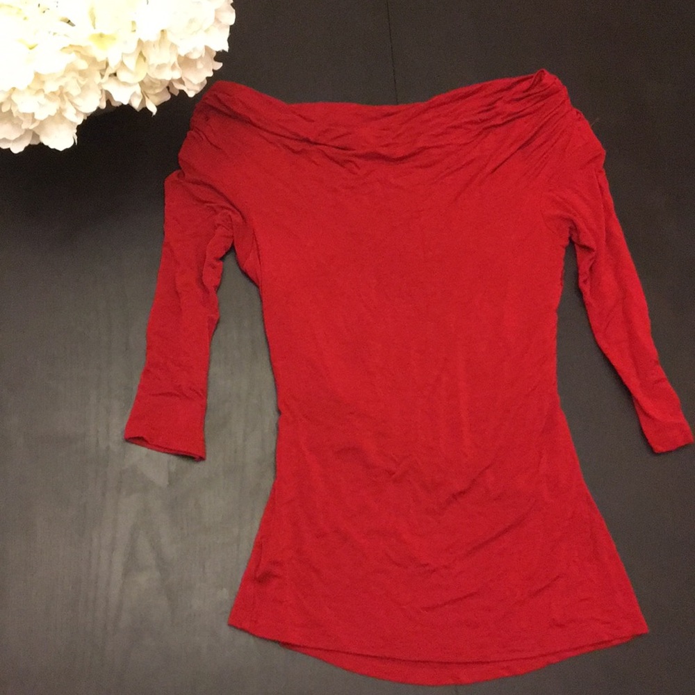 ♥️PRICE DROP🚀Very flattering ! red top